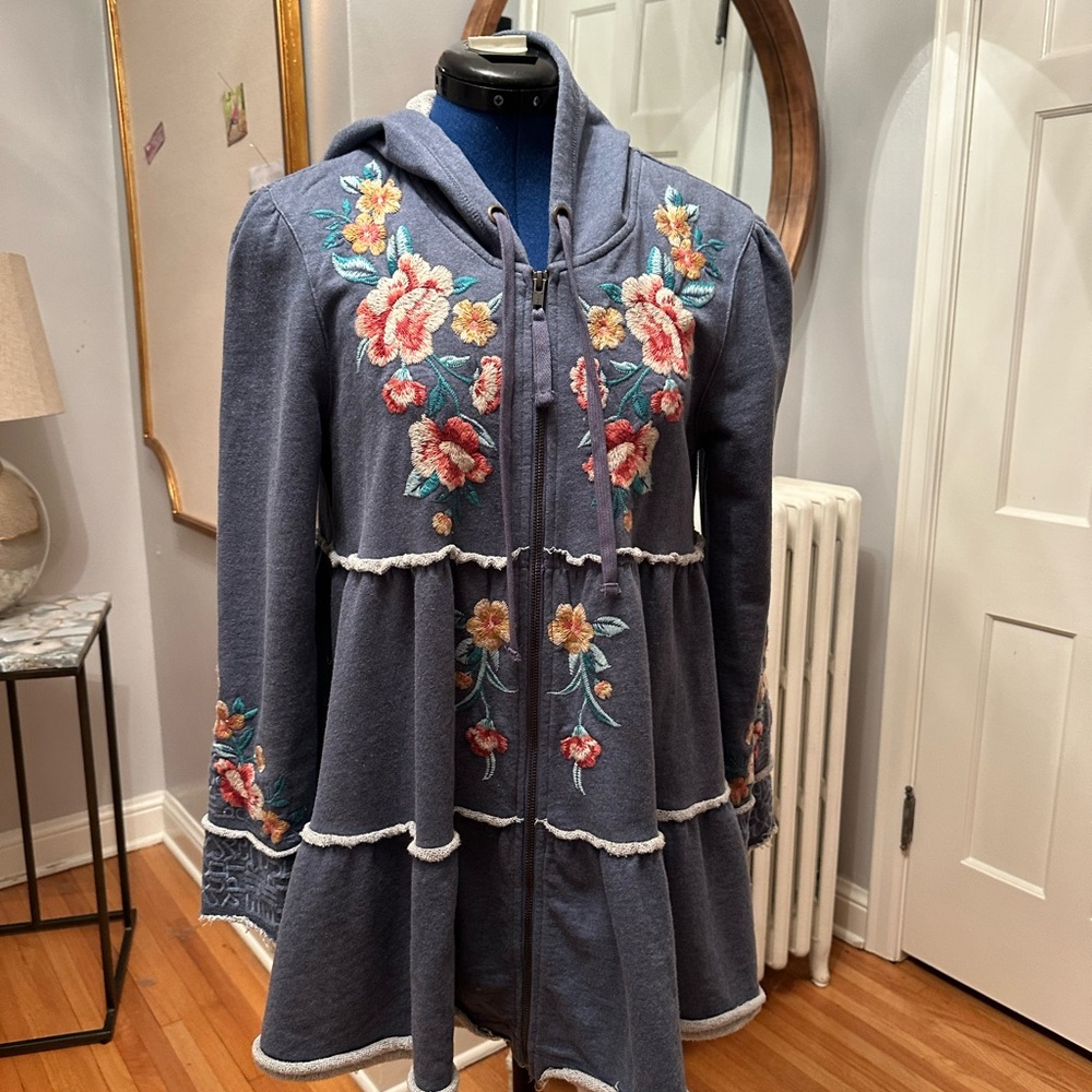 Johnny Was Utopia Small, Blue, Tiered Hoodie with Hood and zipper
